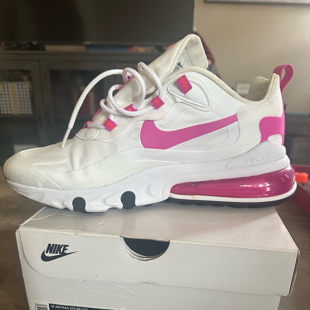 Wmns Air Max 270 React 'Fire Pink'